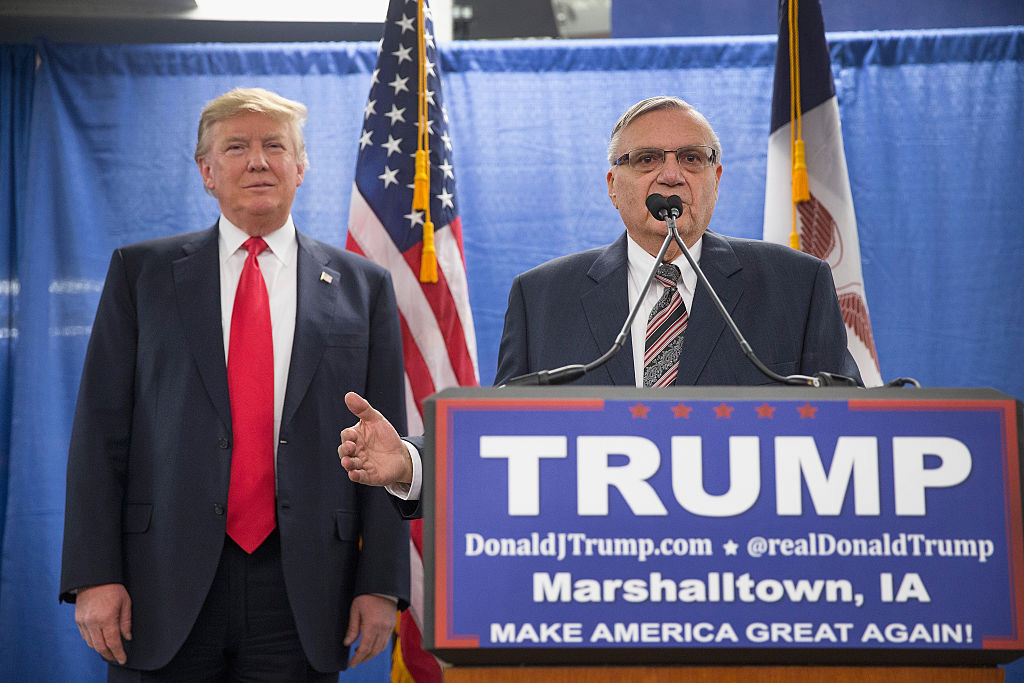 Joe Arpaio, lo sceriffo razzista graziato da Trump
