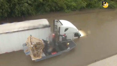 Uragano Harvey: autista di tir salvato dall’inondazione