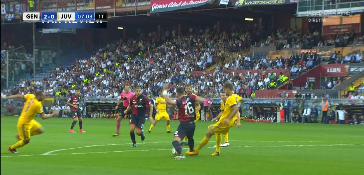 Galleria foto 'Buffon, errori e polemiche: ecco perché il Var va salvato' - foto 2