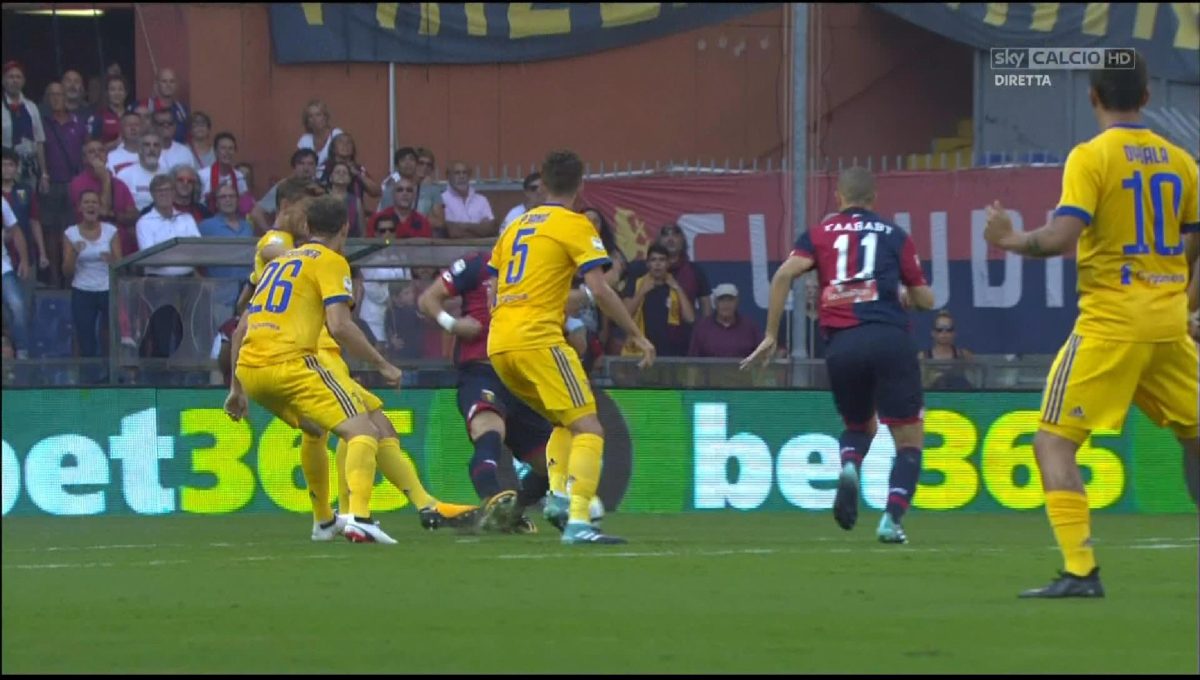 Galleria foto 'Buffon, errori e polemiche: ecco perché il Var va salvato' - foto 3