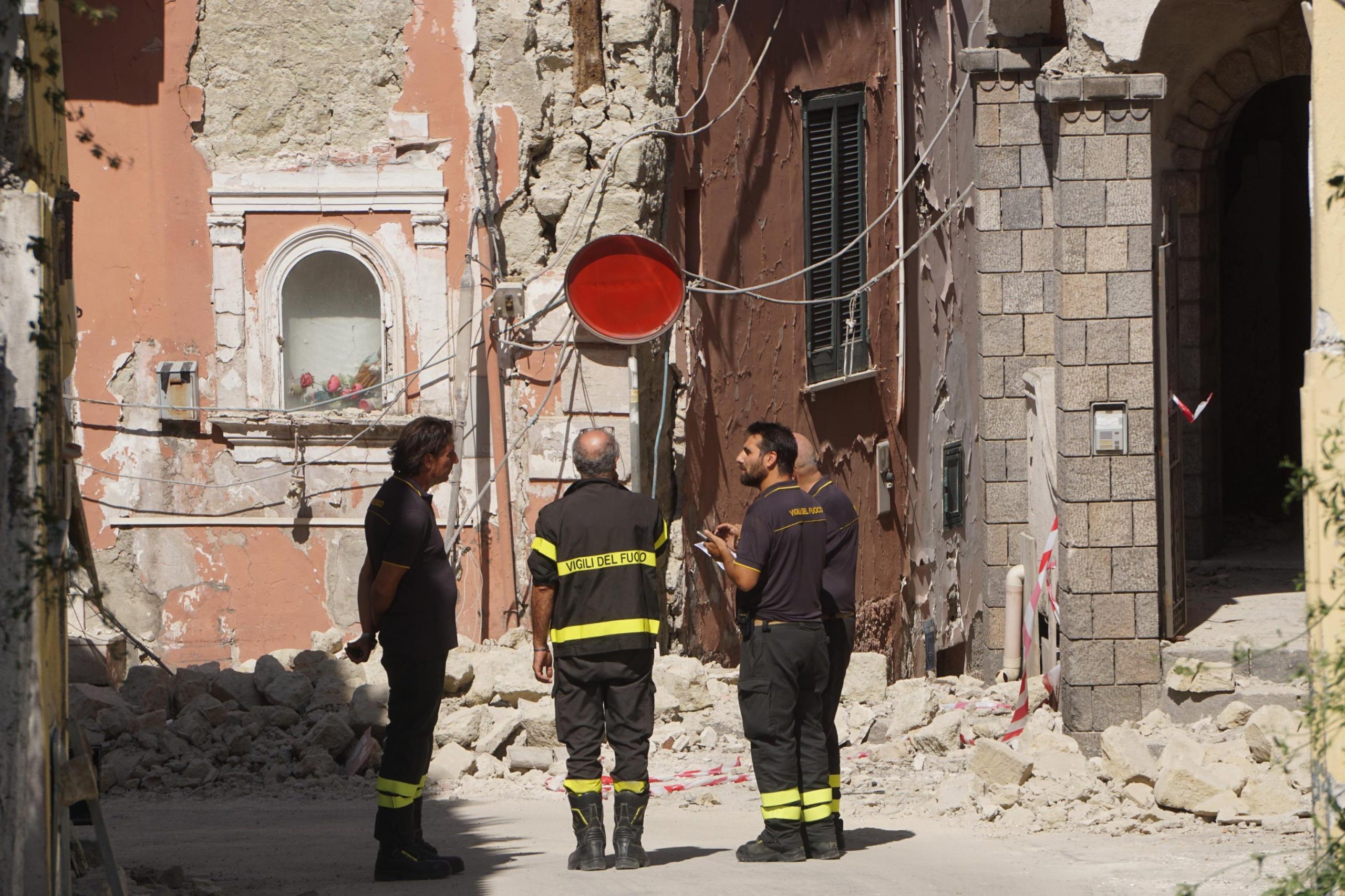 Ischia: le indagini post terremoto tra abusivismo e condoni