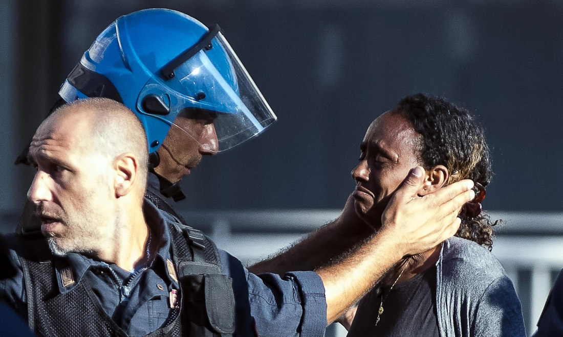 Lo sgombero dei rifugiati a Roma e la replica del capo della polizia Lo sgombero dei rifugiati a Roma e la replica del capo della polizia