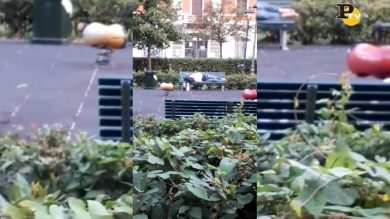 Milano: migranti dormono nei giardinetti (per bambini) di via Benedetto Marcello