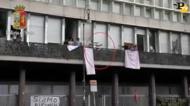 Scontri a Roma tra Polizia e profughi allo sgombero di Piazza Indipendenza