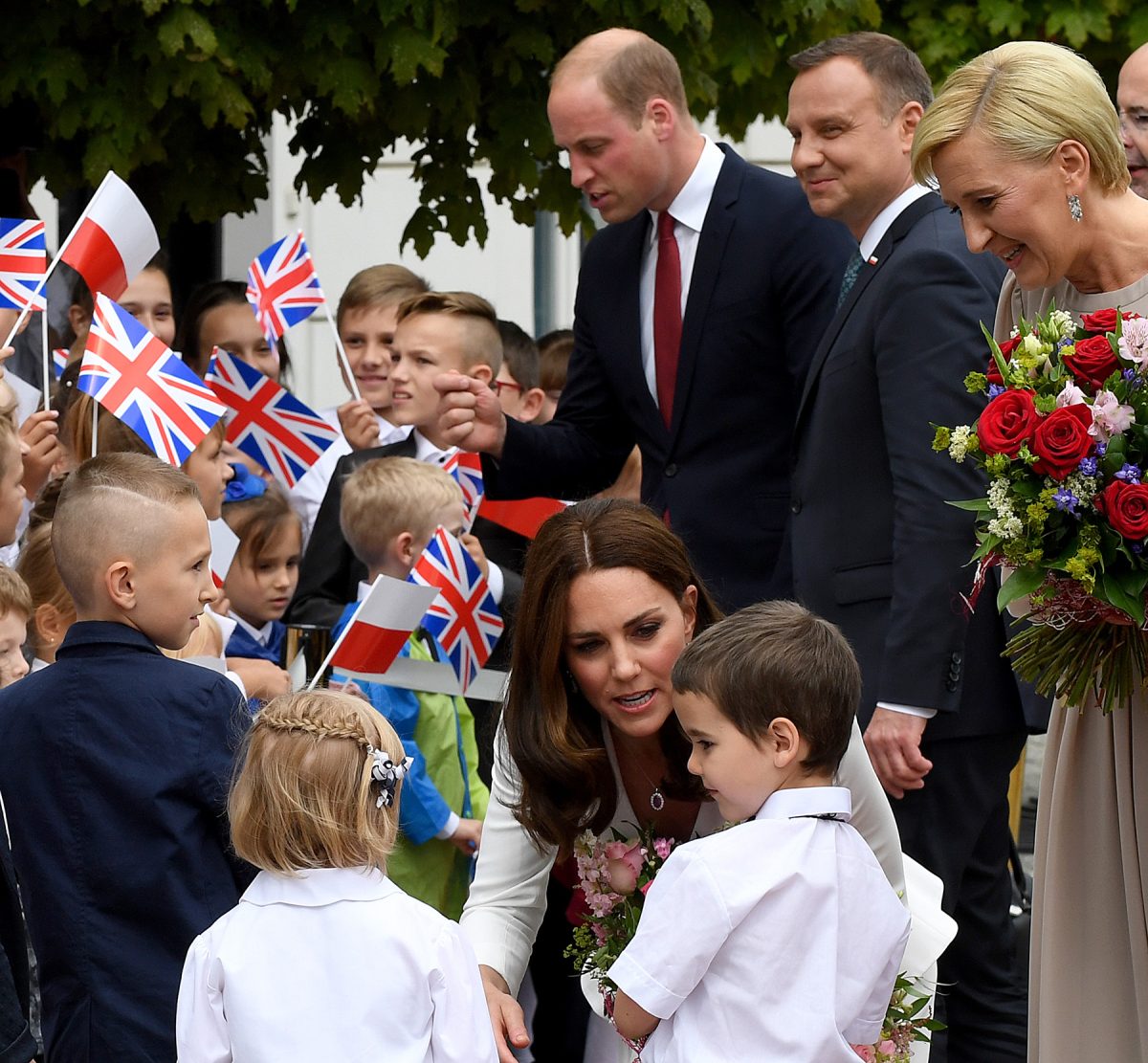 Perché la Corona inglese ammette i selfie, ma non gli autografi