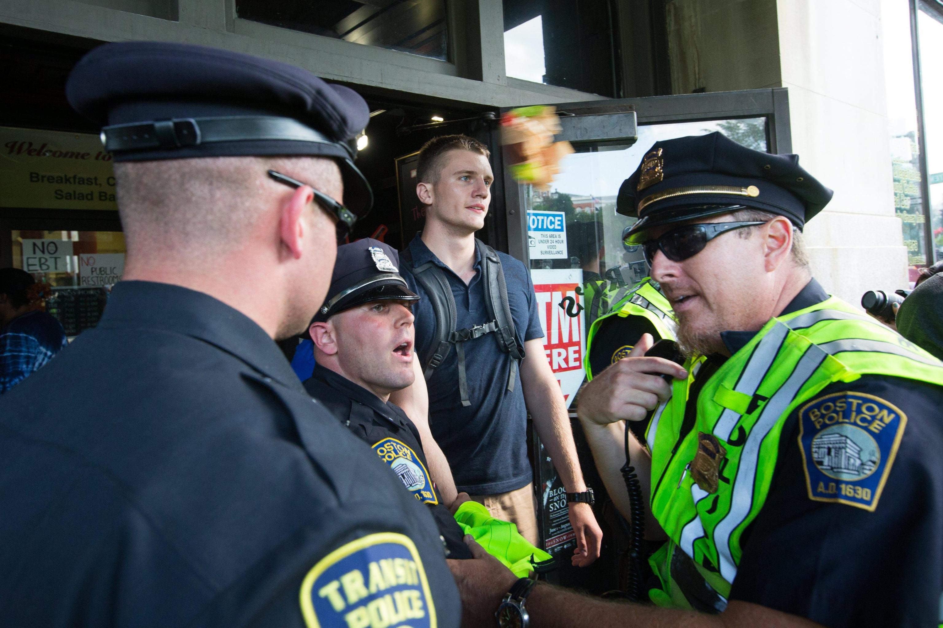 Boston: in migliaia contro l’estrema destra – FOTO