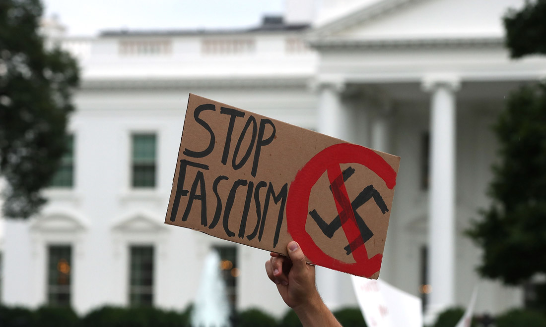 Charlottesville: dai Bush alla May, tutte le condanne contro i suprematisti bianchi Charlottesville: dai Bush alla May, tutte le condanne contro i suprematisti bianchi