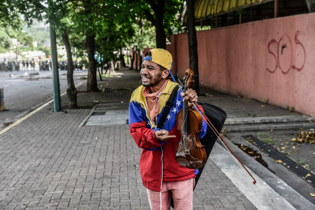 Venezuela: il violinista anti Maduro che suona per la libertà