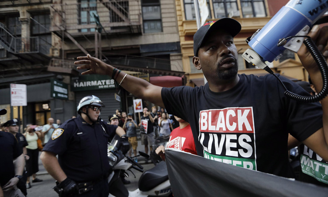 Usa, cortei contro le violenze di Charlottesville e il silenzio di Trump – Foto Usa, cortei contro le violenze di Charlottesville e il silenzio di Trump – Foto