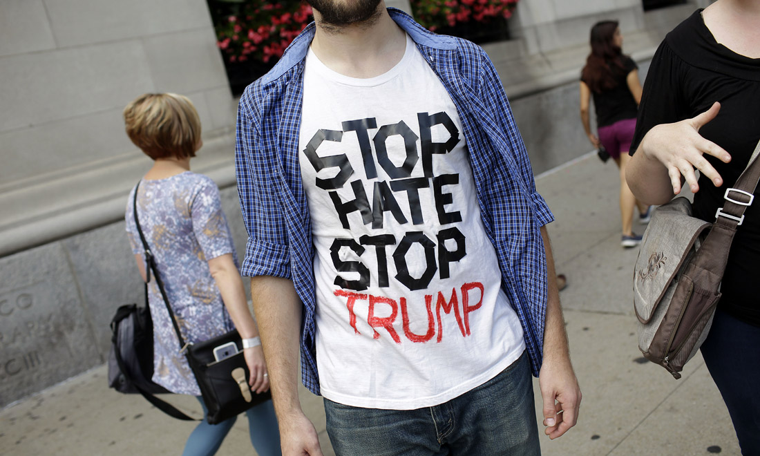 Usa, cortei contro le violenze di Charlottesville e il silenzio di Trump – Foto Usa, cortei contro le violenze di Charlottesville e il silenzio di Trump – Foto