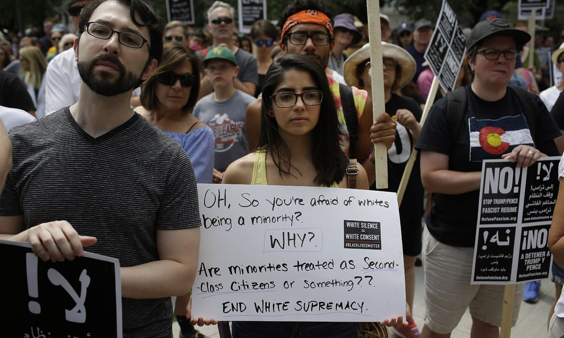 Usa, cortei contro le violenze di Charlottesville e il silenzio di Trump – Foto Usa, cortei contro le violenze di Charlottesville e il silenzio di Trump – Foto