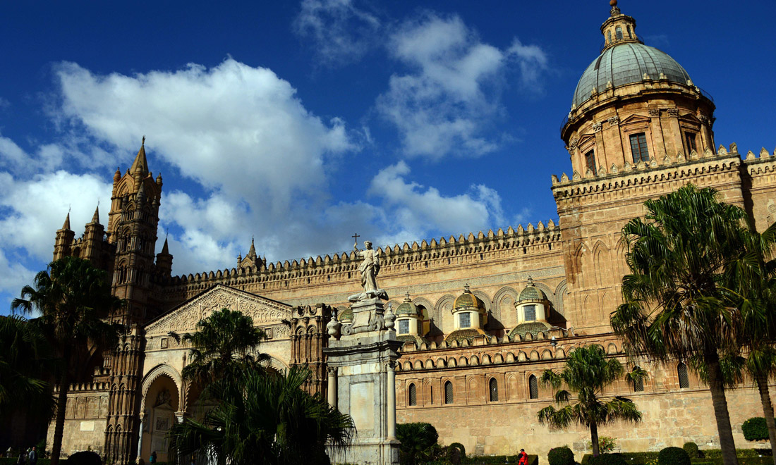 Elezioni regionali e migranti: la Sicilia al centro dei giochi politici