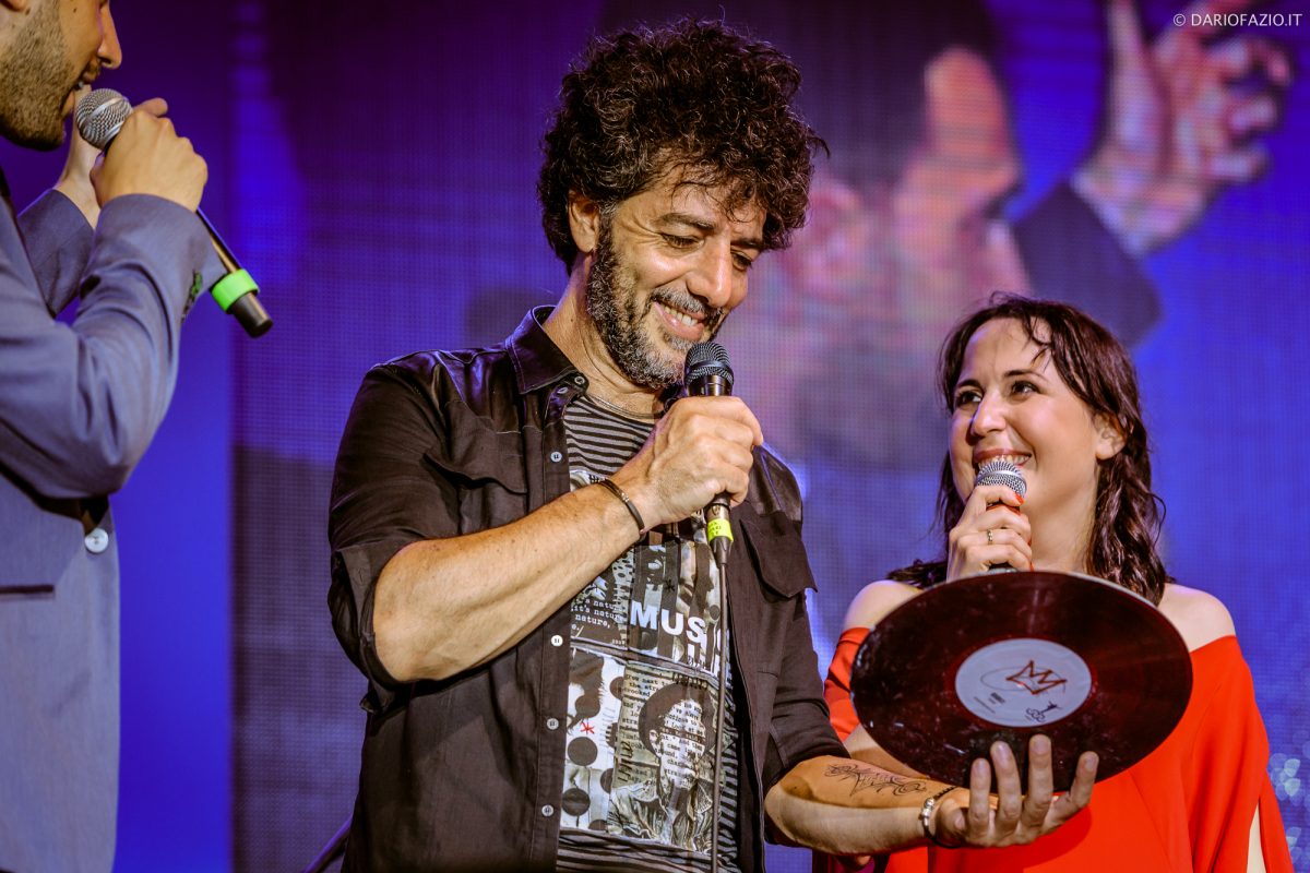 Galleria foto 'Meraviglioso Modugno: Arisa, Ron e Max Gazzè incantano Polignano a Mare' - foto 4