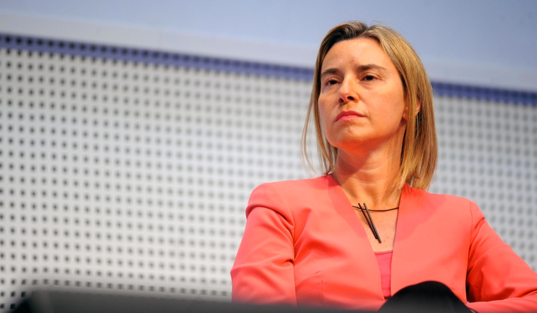 Federica Mogherini e Brigitte Macron: il “secondo sesso” vive ancora