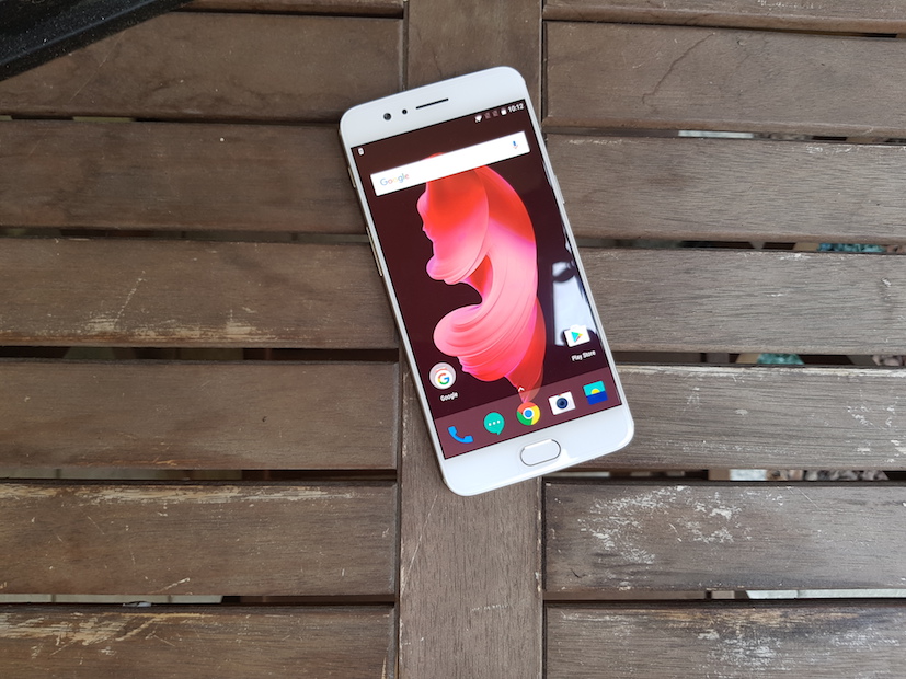 OnePlus 5: ecco la versione Soft Gold