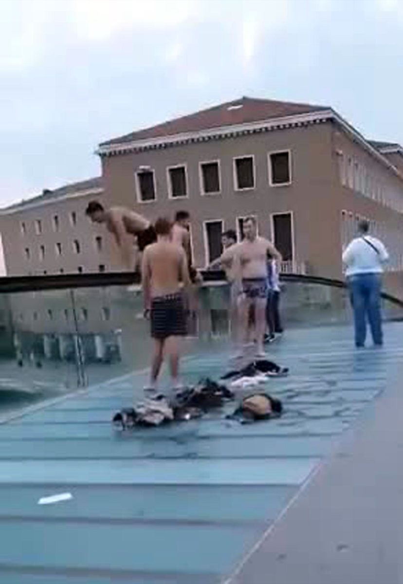 Venezia e l’assalto dei turisti – FOTO