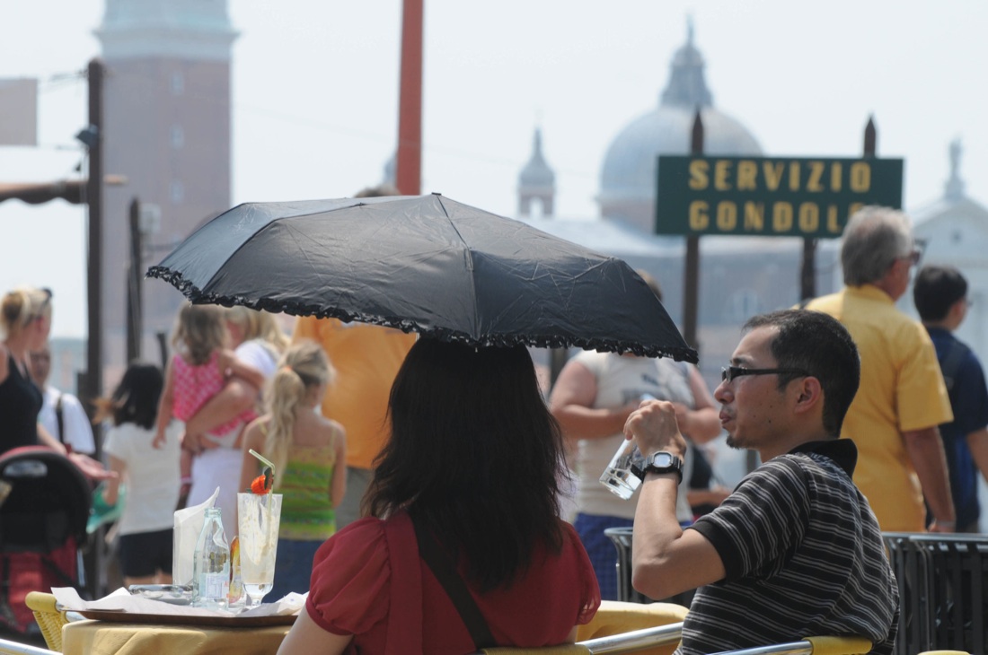 Venezia e l’assalto dei turisti – FOTO
