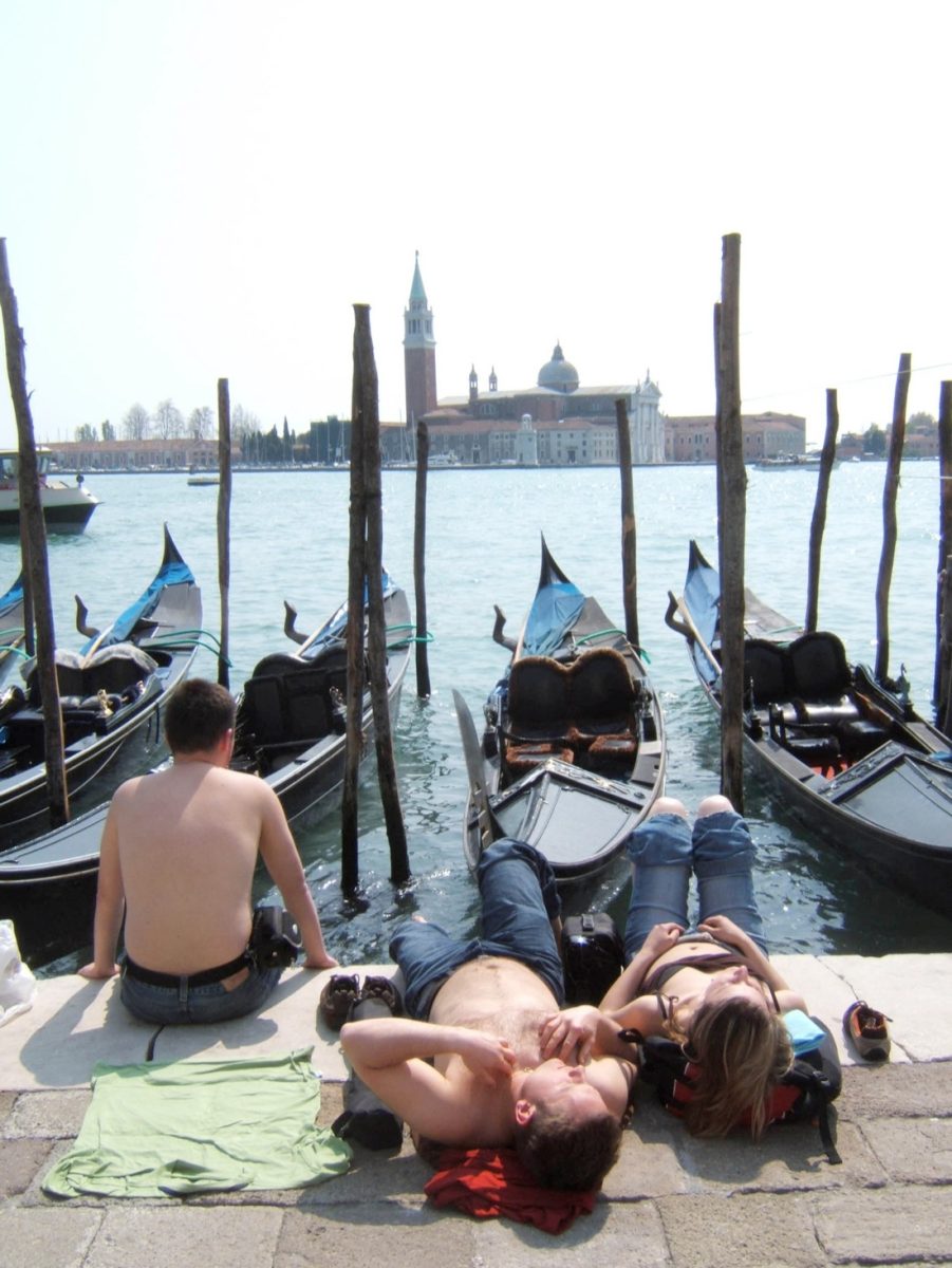 Venezia e l’assalto dei turisti – FOTO