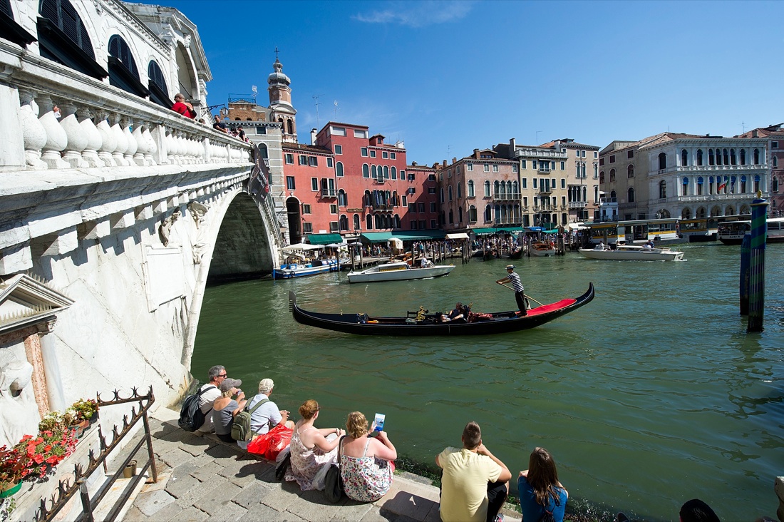 Venezia e l’assalto dei turisti – FOTO
