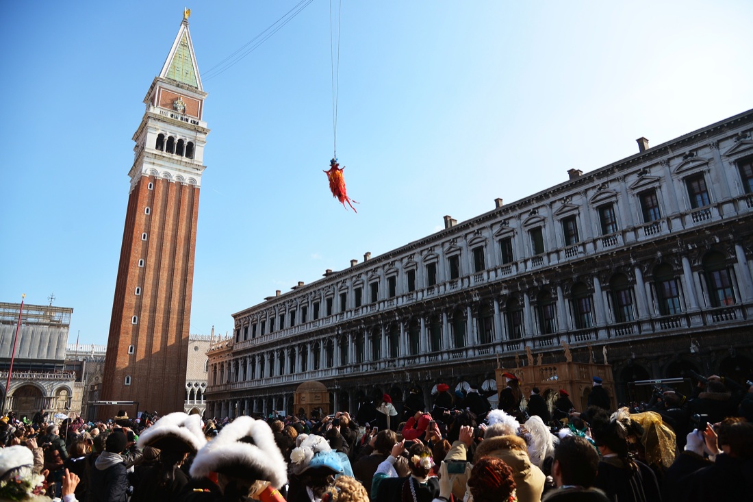 Venezia e l’assalto dei turisti – FOTO