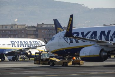 Piloti Ryanair: i settori a rischio per gli stipendi “low cost”