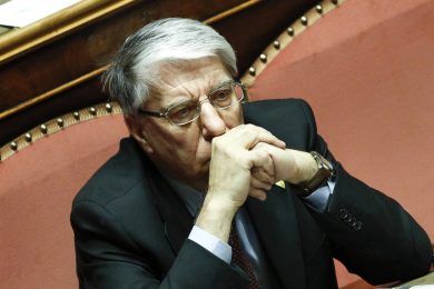 Dove deve fermarsi il lavoro di un parlamentare?