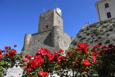 Wedding tourism: Termoli beach and Castle