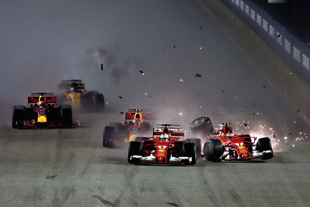 Ferrari, che disastro! Raikkonen elimina Vettel, fuga Hamilton