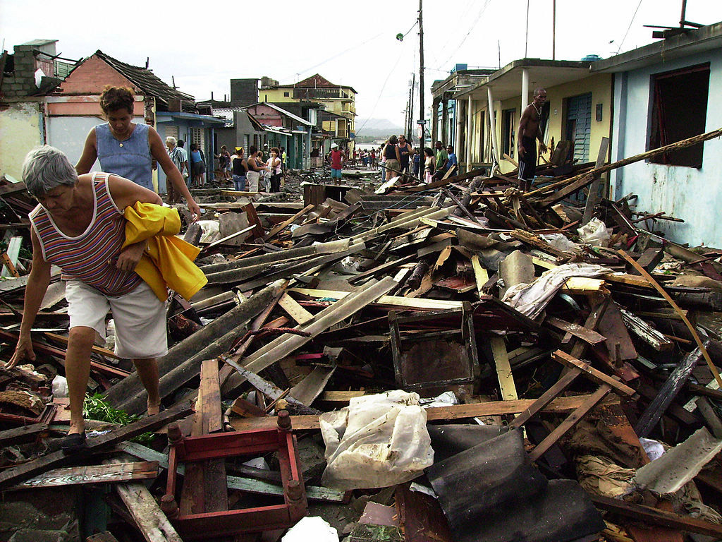 Irma perde forza, ma si lascia alle spalle morti e 50 miliardi di danni
