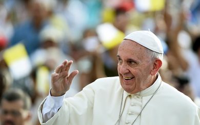 Papa Francesco difende la politica italiana sui migranti