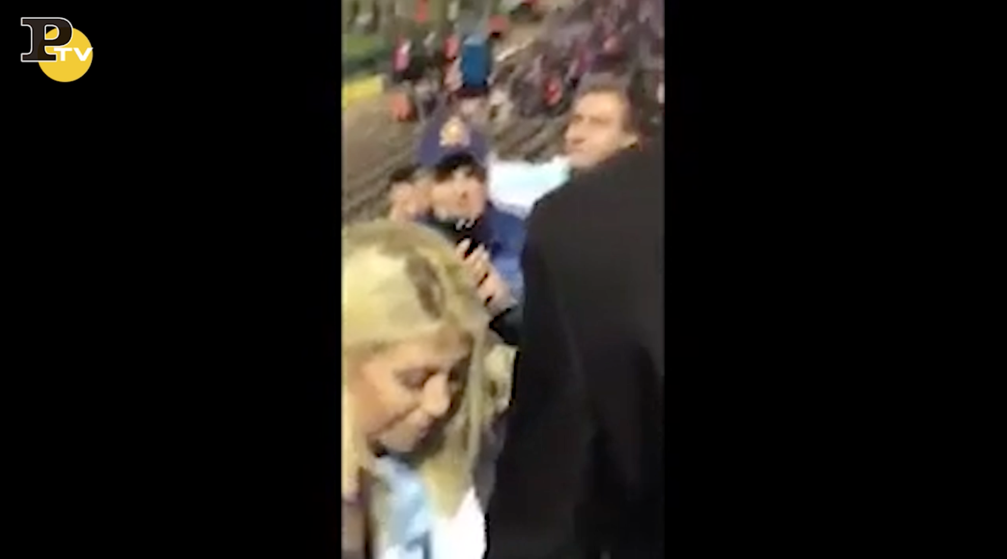 Argentina, Wanda Nara senza tribuna vip lascia lo stadio Argentina, Wanda Nara senza tribuna vip lascia lo stadio