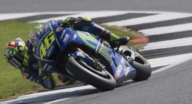 MotoGP, Valentino Rossi si infortuna in enduro: addio Mondiale