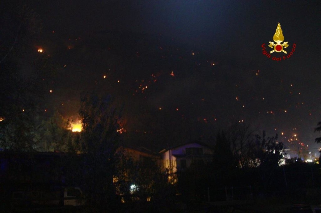 Incendi in Val di Susa: le immagini degli interventi Incendi in Val di Susa: le immagini degli interventi