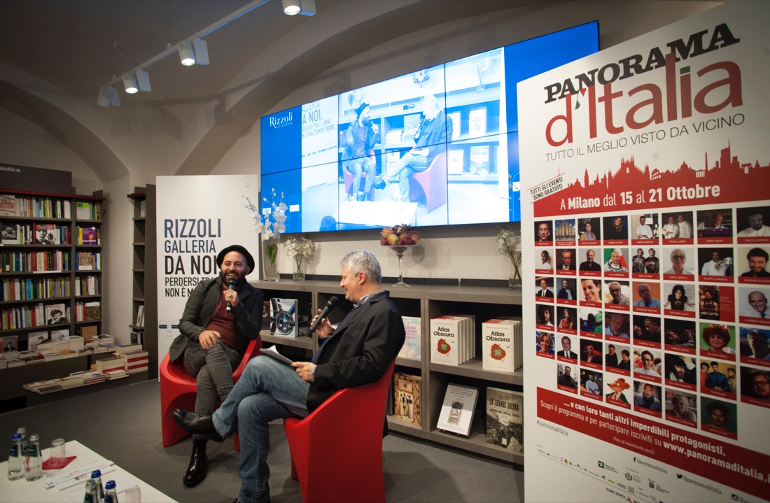 Centinaia di fan (e una speciale) per Giuliano Sangiorgi a Milano – FOTO Centinaia di fan (e una speciale) per Giuliano Sangiorgi a Milano – FOTO