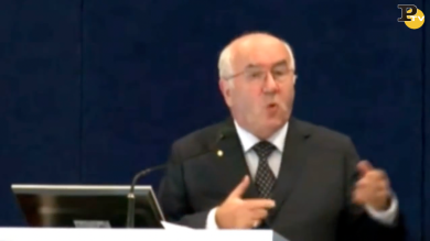 Carlo Tavecchio, la frase razzista: “mangiava banane…” | video
