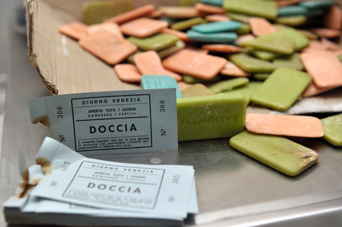 Milano: “Albergo Diurno Venezia”, dove il tempo si è fermato – FOTO e VIDEO Milano: “Albergo Diurno Venezia”, dove il tempo si è fermato – FOTO e VIDEO