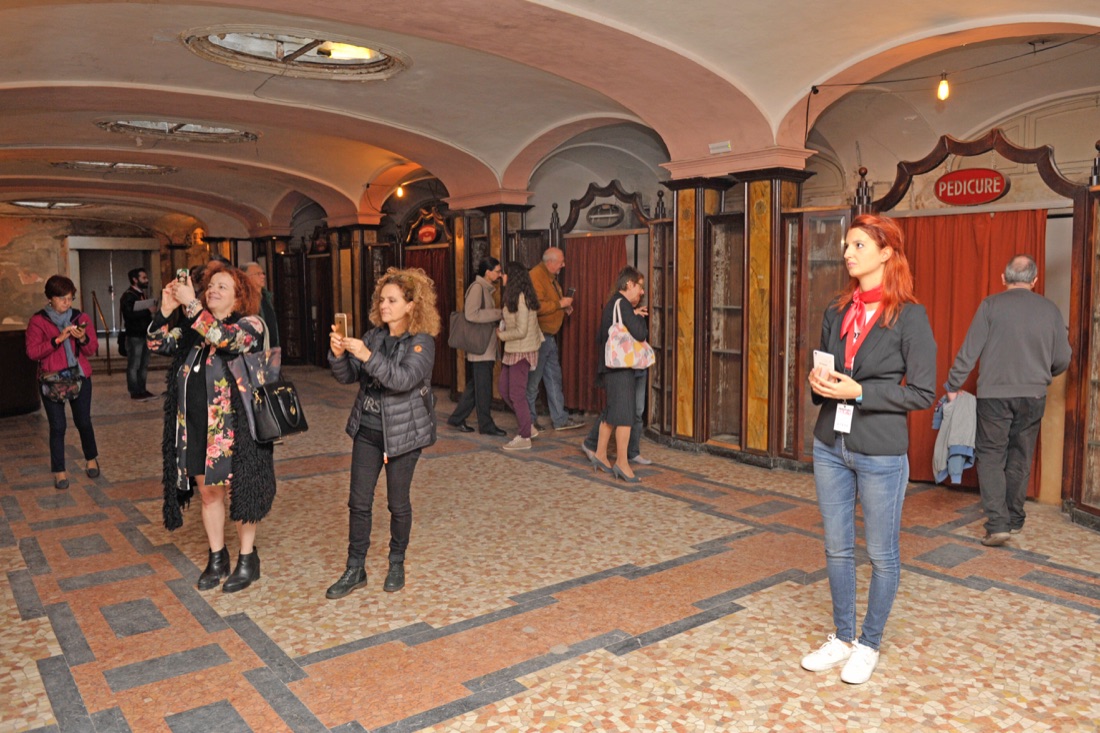 Milano: “Albergo Diurno Venezia”, dove il tempo si è fermato – FOTO e VIDEO Milano: “Albergo Diurno Venezia”, dove il tempo si è fermato – FOTO e VIDEO