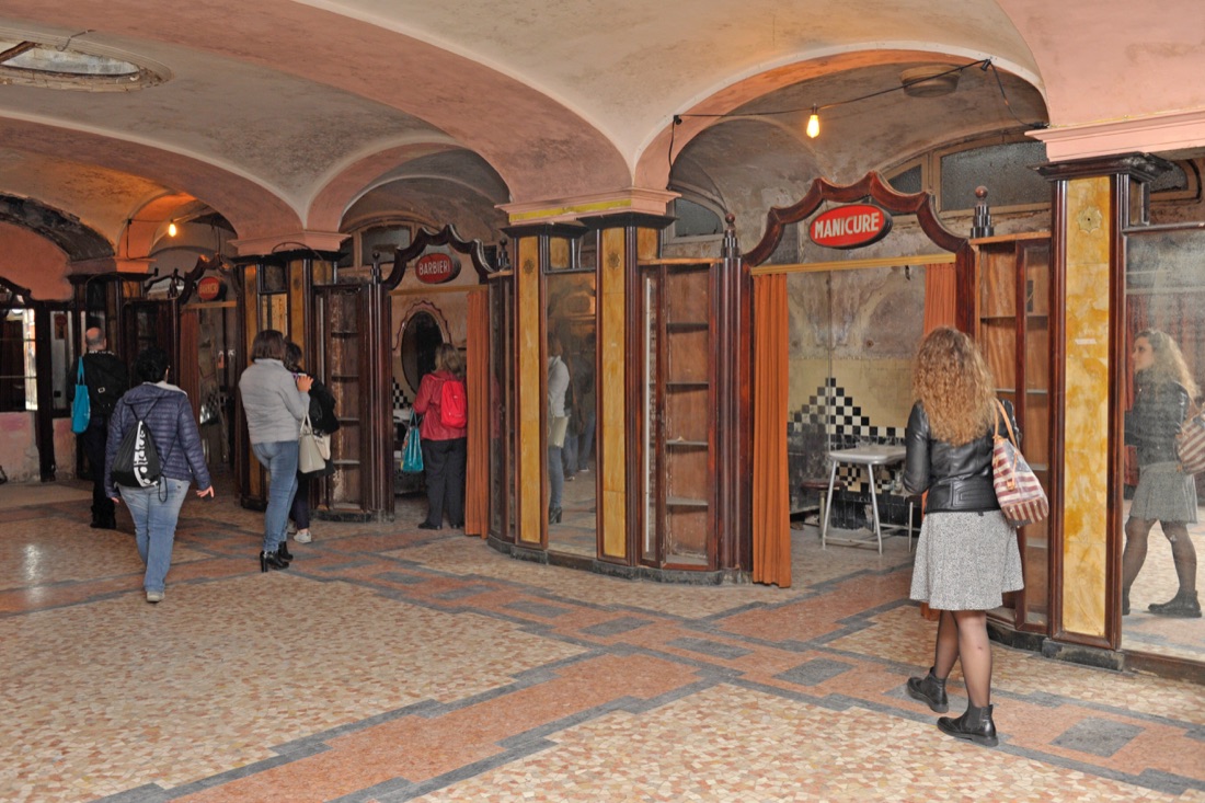 Milano: “Albergo Diurno Venezia”, dove il tempo si è fermato – FOTO e VIDEO Milano: “Albergo Diurno Venezia”, dove il tempo si è fermato – FOTO e VIDEO