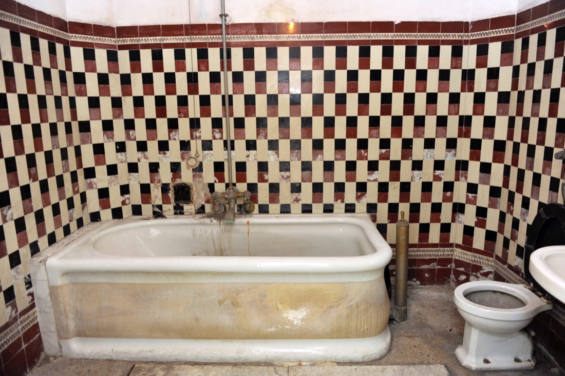 Milano: “Albergo Diurno Venezia”, dove il tempo si è fermato – FOTO e VIDEO Milano: “Albergo Diurno Venezia”, dove il tempo si è fermato – FOTO e VIDEO