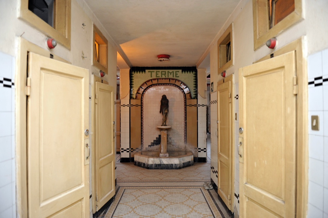 Milano: “Albergo Diurno Venezia”, dove il tempo si è fermato – FOTO e VIDEO Milano: “Albergo Diurno Venezia”, dove il tempo si è fermato – FOTO e VIDEO