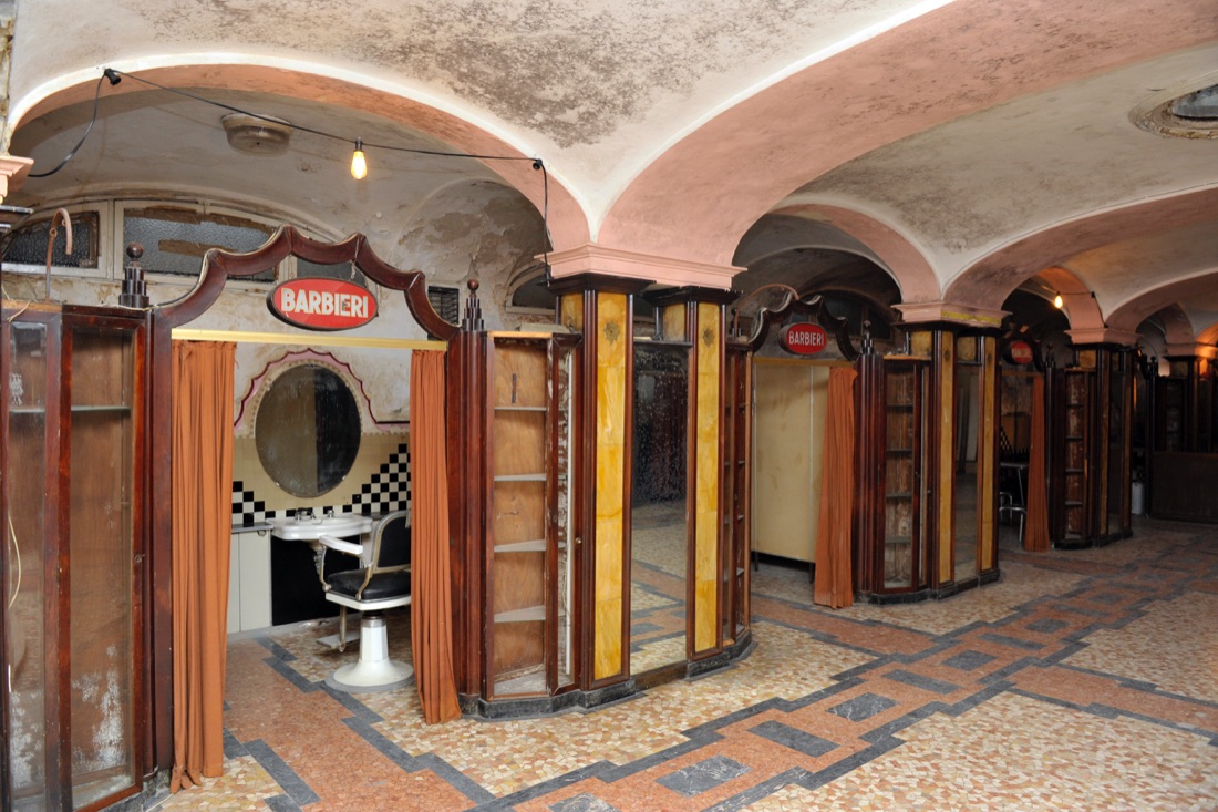 Milano: “Albergo Diurno Venezia”, dove il tempo si è fermato – FOTO e VIDEO Milano: “Albergo Diurno Venezia”, dove il tempo si è fermato – FOTO e VIDEO