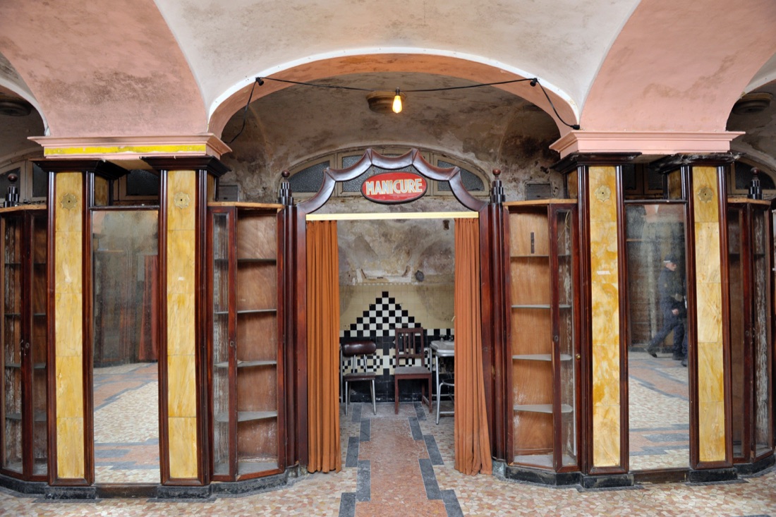 Milano: “Albergo Diurno Venezia”, dove il tempo si è fermato – FOTO e VIDEO Milano: “Albergo Diurno Venezia”, dove il tempo si è fermato – FOTO e VIDEO