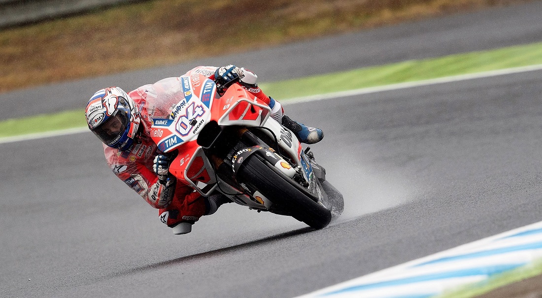 MotoGP, Motegi: Dovizioso batte Márquez al rush finale. Terzo Petrucci, Rossi ko
