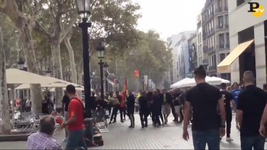 Barcellona: scontri alla manifestazione del 12 ottobre | video
