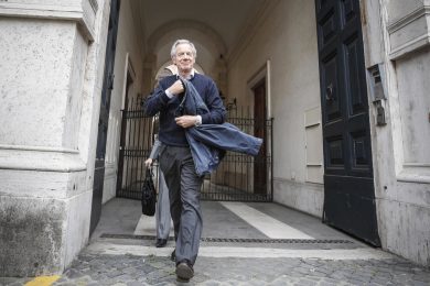 Dov’è finito Bertolaso? Fa il medico in Africa