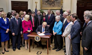 Perché Donald Trump investe nel carbone