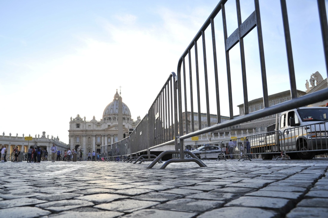 Papa Francesco in prima linea per gli ambulatori dei poveri Papa Francesco in prima linea per gli ambulatori dei poveri