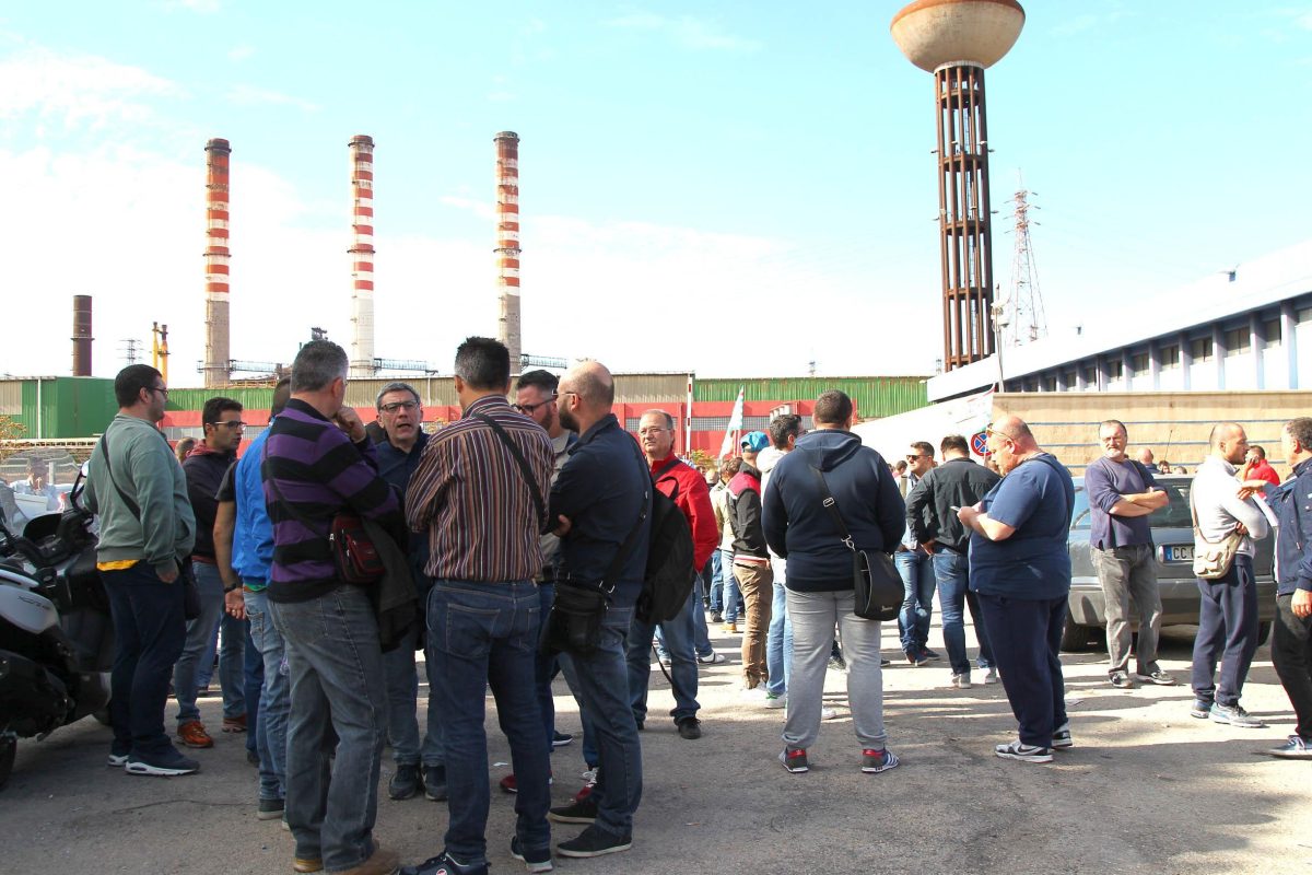 Galleria foto 'Ilva: dove vuole arrivare Calenda nella trattativa con Arcelor Mittal' - foto 5