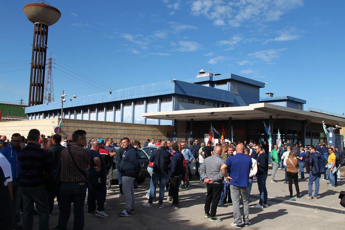 Galleria foto 'Ilva: dove vuole arrivare Calenda nella trattativa con Arcelor Mittal' - foto 6