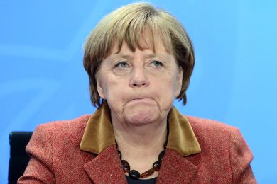 Obergrenze, il tetto ai profughi che mette in crisi Angela Merkel